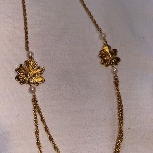 Vintage inspired gold tone leaf necklace